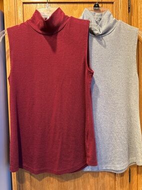 Bundle of Croft & Barrow Sleeveless Mockneck Tops - Cement Heather & Rowdy Red M